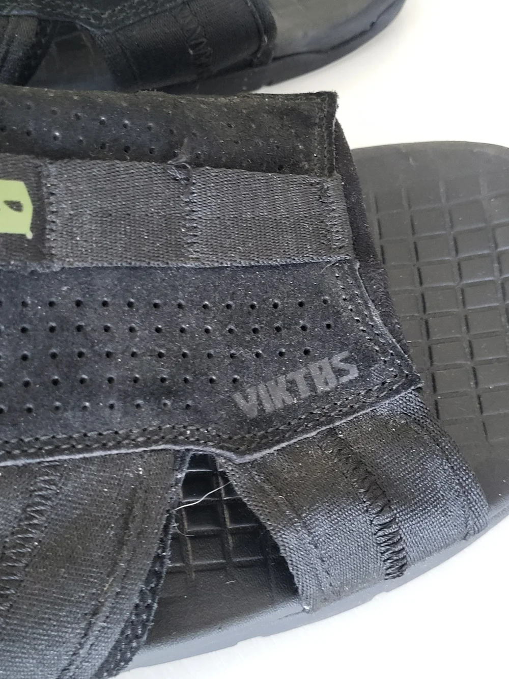 Viktos Ruck Recovery Black Nightfjall Comfort EVA Sandal Slide Shoe Men 12 EUC